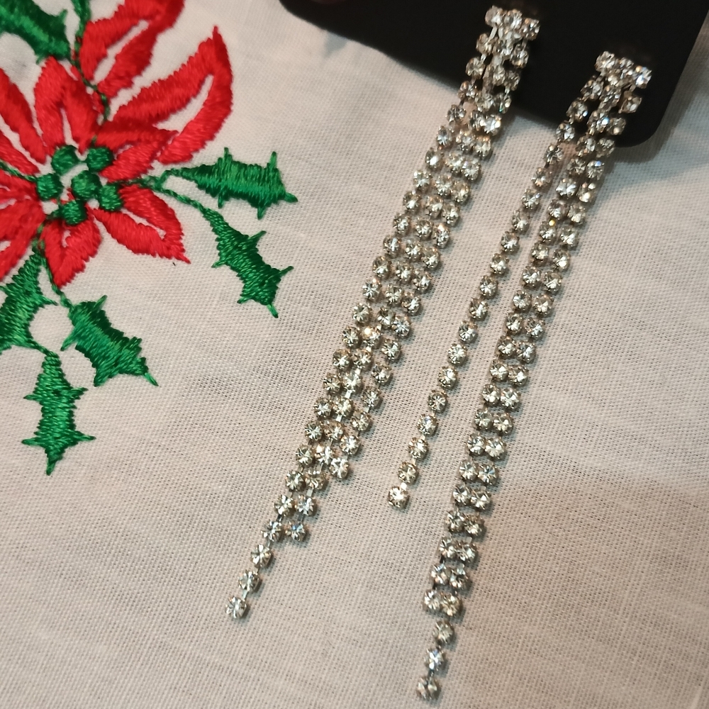 🎄Silver Rhinestone Curtain Clip Earrings🎄